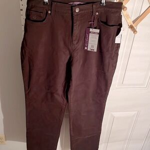 NWT Gloria Vanderbilt Amanda brown jeans Swan series magical stretch 12S